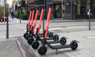 Швеции хочет запретить парковку электрических скутеров