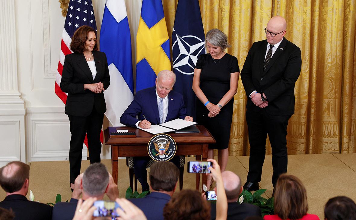 Президент США Байден подписал ратификацию заявок Финляндии и Швеции