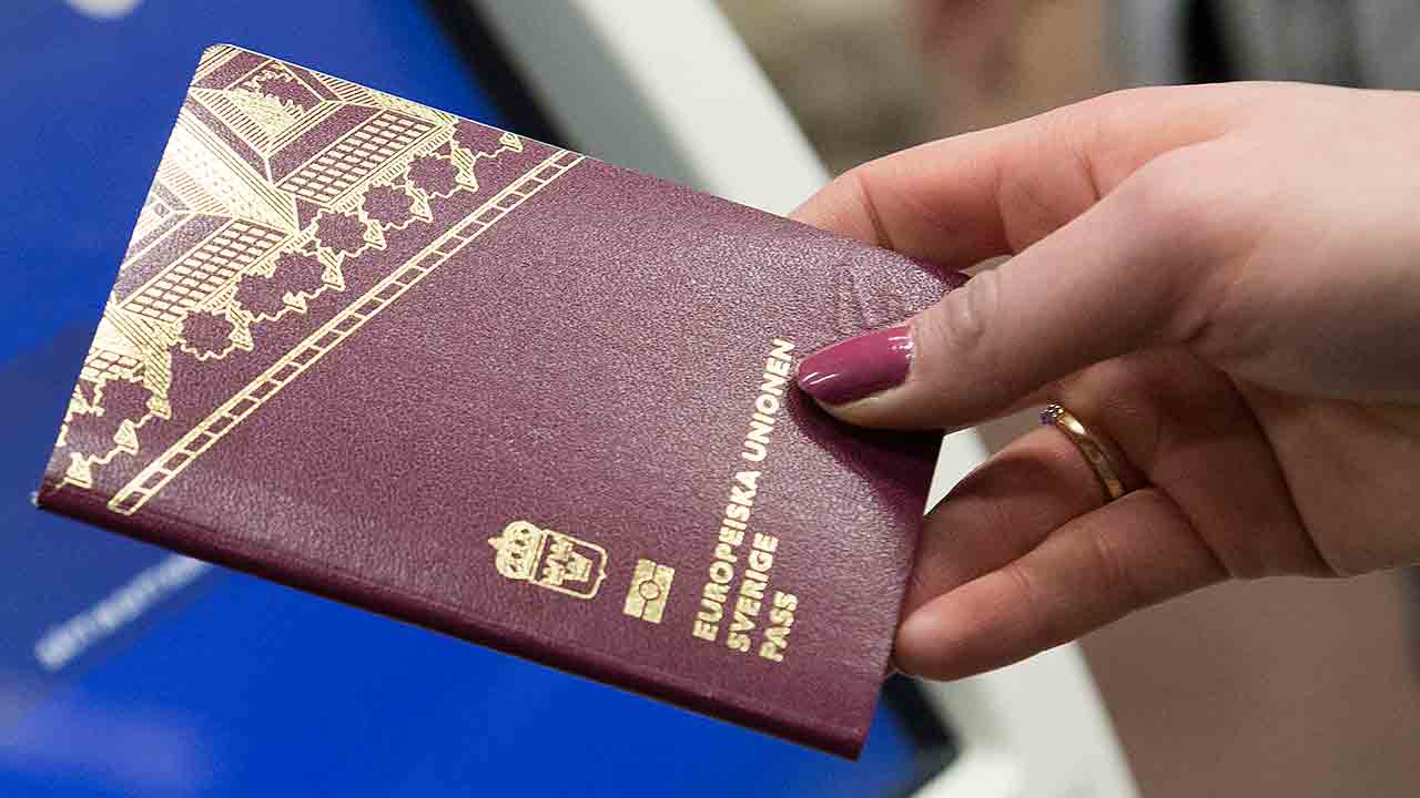 Продление паспорта в Швеции