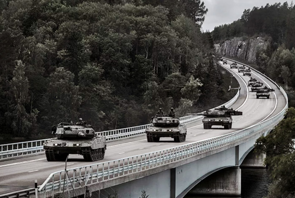 Киев получил 10 шведских танков с обученными украинскими экипажами