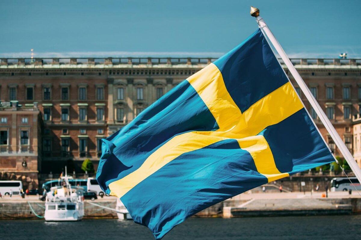 Швеция в следующем месяце введет новые требования к заработной плате за разрешение на работу