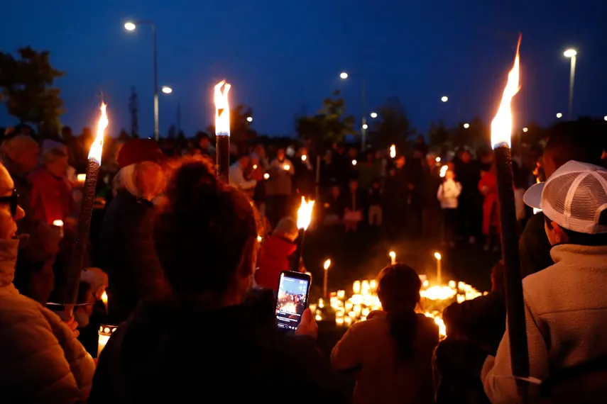 Акция при свечах в знак протеста против бандитского насилия