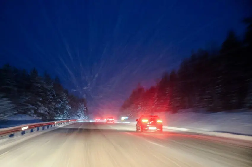 Предупреждения о снеге и гололедице в центральной Швеции