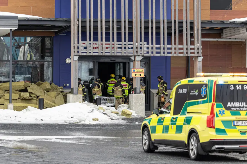 Трое пострадавших в результате обрушения крыши торгового центра в Эстерсунде