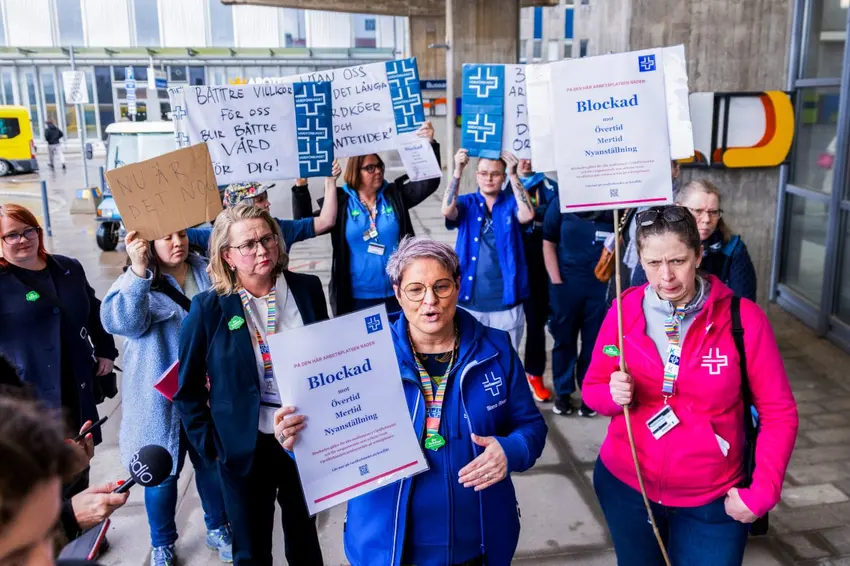 Продолжается забастовка медицинских работников, медсестры отказываются работать сверхурочно