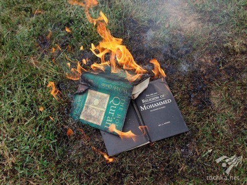 Полиция призывает к спокойствию в преддверии сожжения Корана в пятницу
