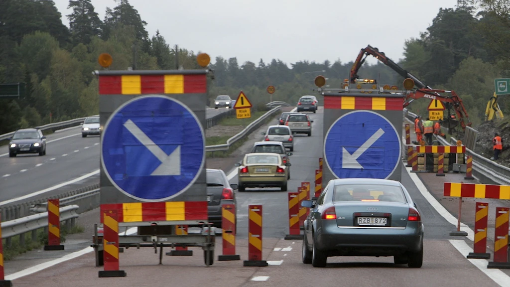 Рекордное количество ям на дорогах Швеции нуждается в ремонте