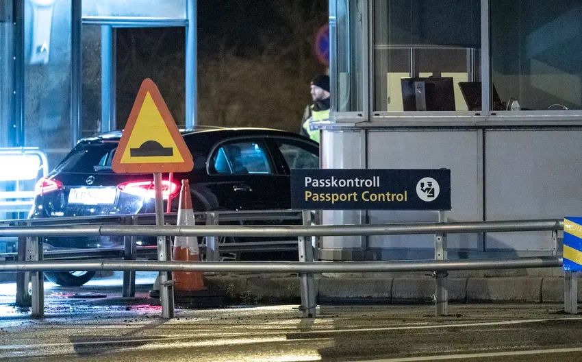 Должны ли иностранцы в Швеции иметь при себе свой вид на жительство?
