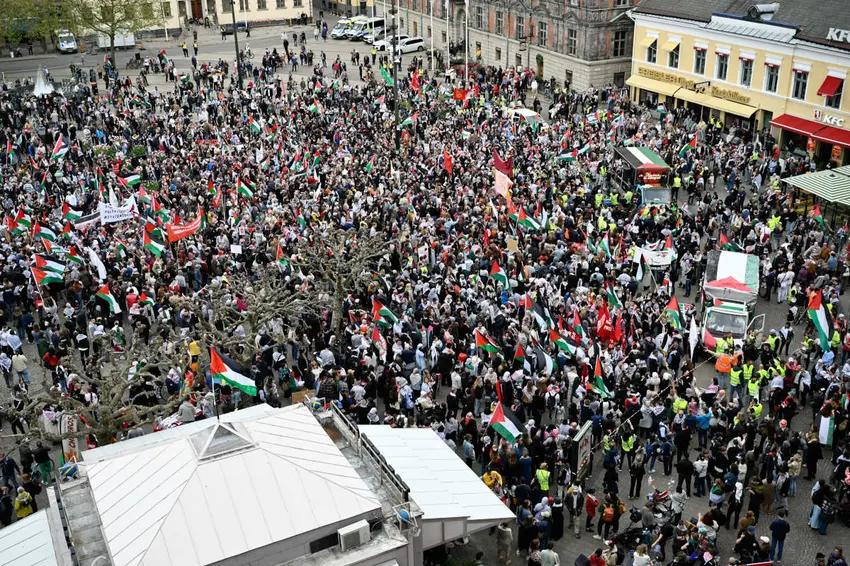 Тысячи людей присоединяются к акции протеста в Мальме против участия Израиля в конкурсе «Евровидение»