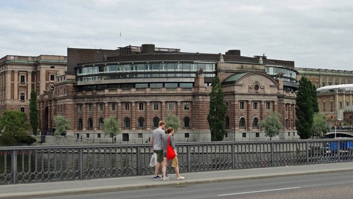 В Стокгольме из-за неисправных электросетей остановили ж/д движение
