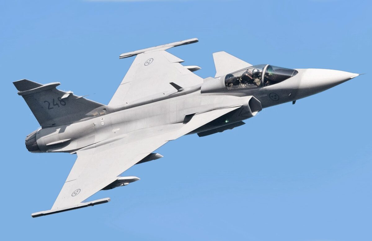 Зеленский заявил, что хочет обучения пилотов на самолетах Gripen уже сейчас