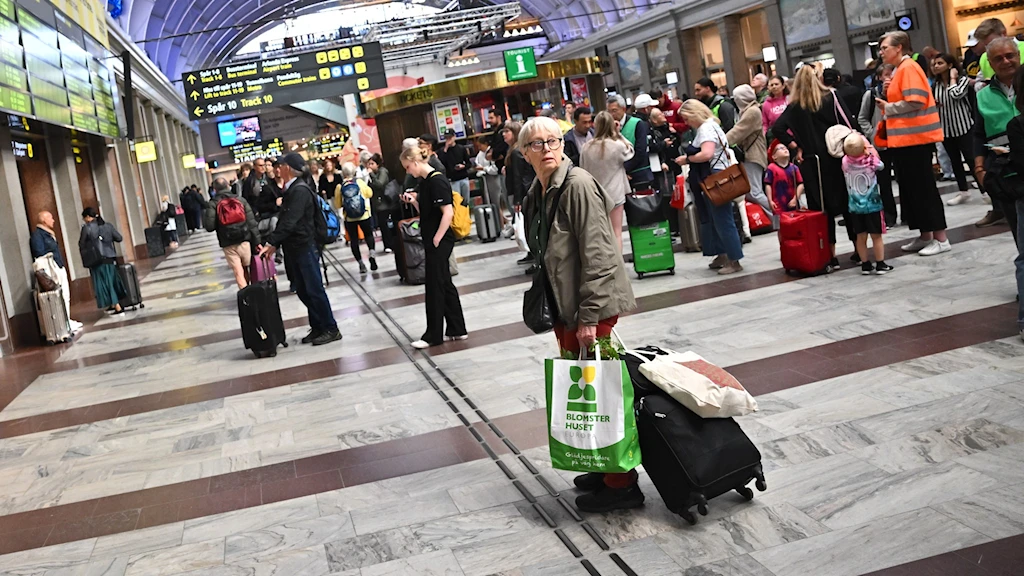 Сбой в подаче электроэнергии приводит к серьезным перебоям в движении поездов в Стокгольме