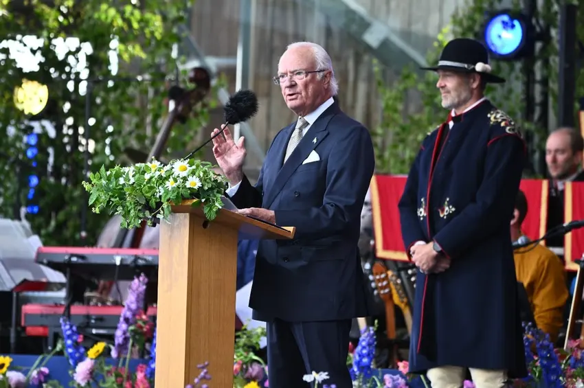 Премьер-министр Швеции и король выступают с традиционными речами в честь национального дня