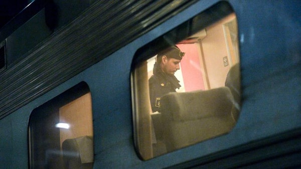 В Швеции проводника поезда избили пассажиры, а полицейские добавили