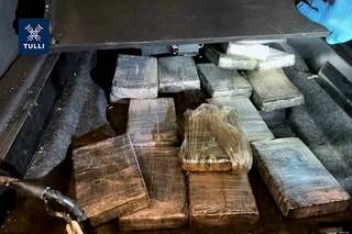 Таможня конфисковала 15 кг кокаина на сумму более двух миллионов евро