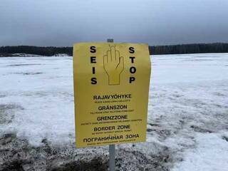 с помощью дронов