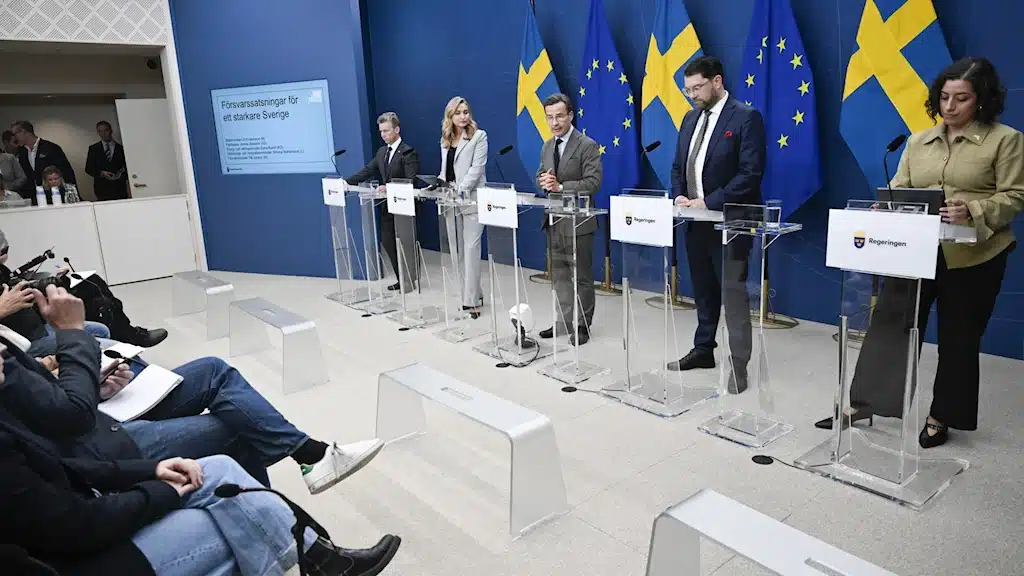 перевооружении шведской обороны