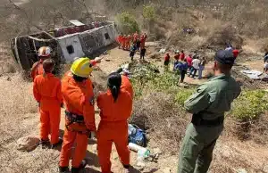 По меньшей мере 16 человек погибли в результате крушения автобуса в Бразилии погибли в результате крушения