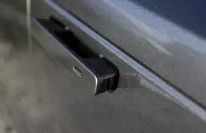 Китай хочет запретить скрытые ручки на электромобилях скрытые ручки на электромобилях