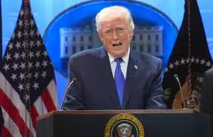 Трамп повышает новые тарифы Трамп повышает новые тарифы