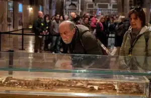 400 000 человек забронировали места, чтобы увидеть останки Святого останки святого покровителя страны