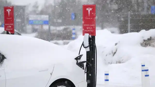 Зарядное устройство для электромобиля Tesla Зарядное устройство для электромобиля Tesla