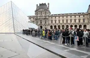 Девять человек арестованы за хищение 100 миллионов из Лувра В парижском Лувре