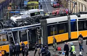 Один человек погиб в результате аварии трамвая в Милане — около 40 получили ранения в центре Милана Италия