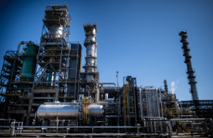 Словакия объявила чрезвычайное положение из-за нехватки нефти в Словакию и Венгрию