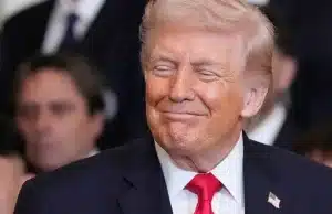 Торговали на миллиарды всего за четверть часа до заявления Трампа. заявления Трампа