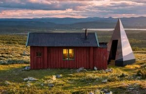 В Швеции создали высокотехнологичный уличный туалет Klumpen с душем и кухней. В Швеции создали