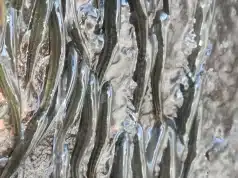 Как тысячи мини-рыбок могут забираться вверх по водопаду мини-рыбка