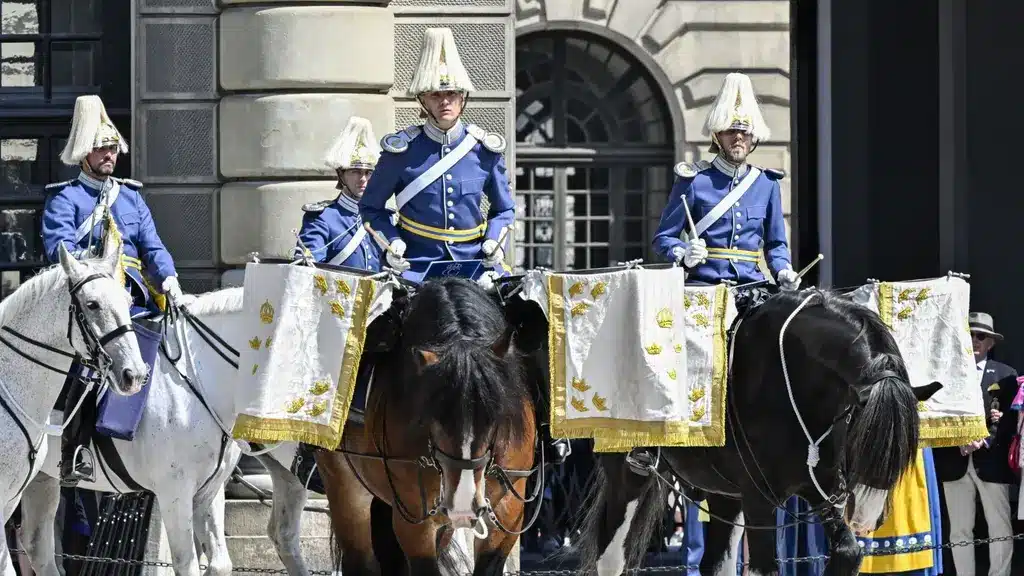 В Stockholm выход конной королевской гвардии