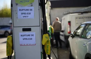 Скупка топлива создаёт хаос на заправках во Франции цены на топливо во Франции