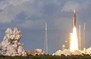 Первый пилотируемый полёт к Луне за более чем 50 лет стартовал пилотируемый полёт к Луне