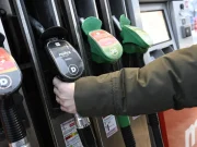 Эксперт предупреждает, что в случае затяжного нефтяного кризиса не за горами введение нормирования цены на бензин в Швеции