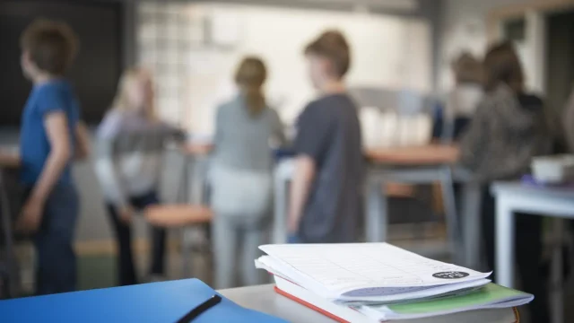 Учитель смотрел порно на работе Учитель смотрел порно на работе