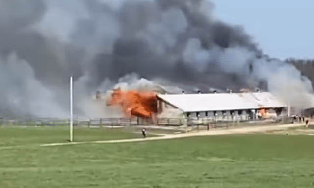 в результате сильного пожара в результате сильного пожара