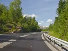 Подросток угнал автобус в Норвегии и проехал 180 км до Швеции Подросток угнал автобус в Норвегии