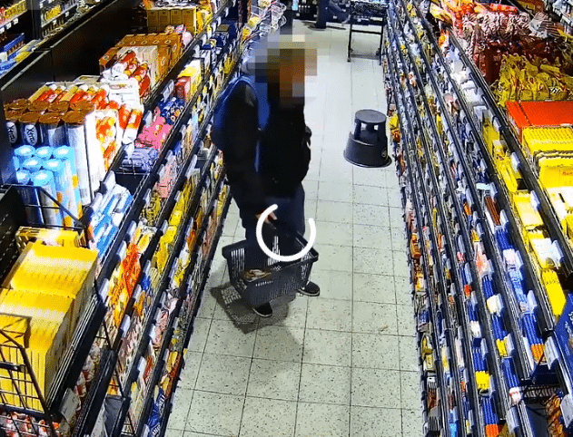 шоколадный батончик в магазине