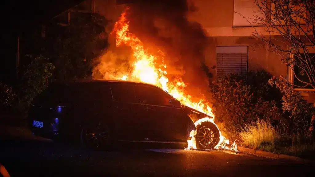 возгорание автомобиля