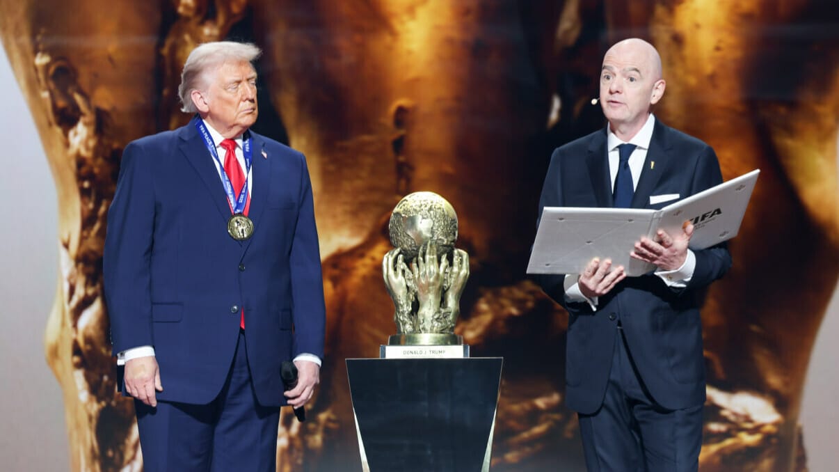 ФИФА расследовать вручение Трампу премии мира