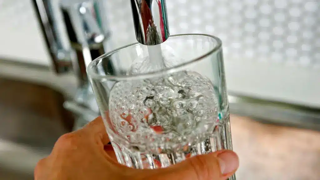 как правильно хранить воду