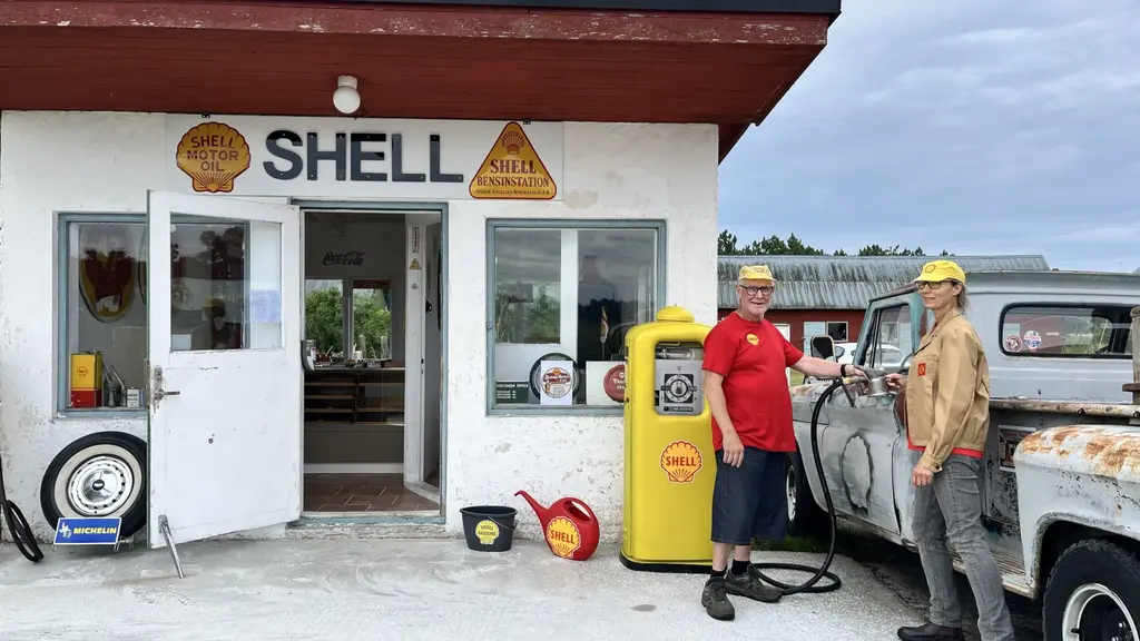 Старая автозаправочная станция Shell