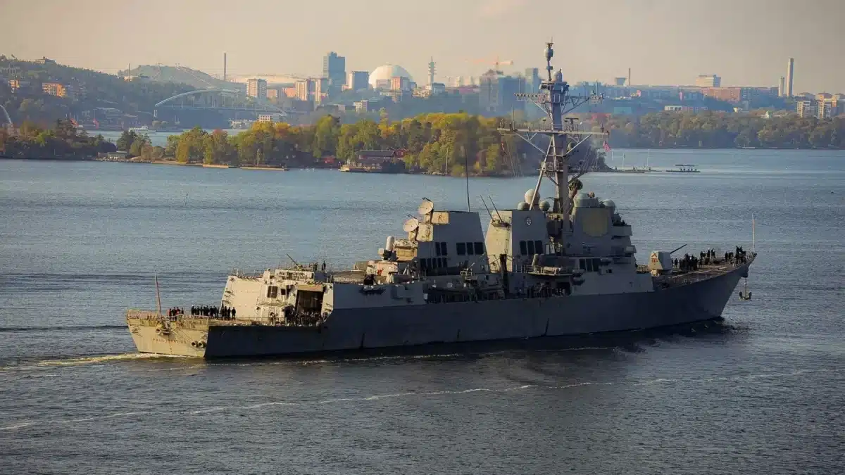 Американский военный корабль USS Paul Ignatius