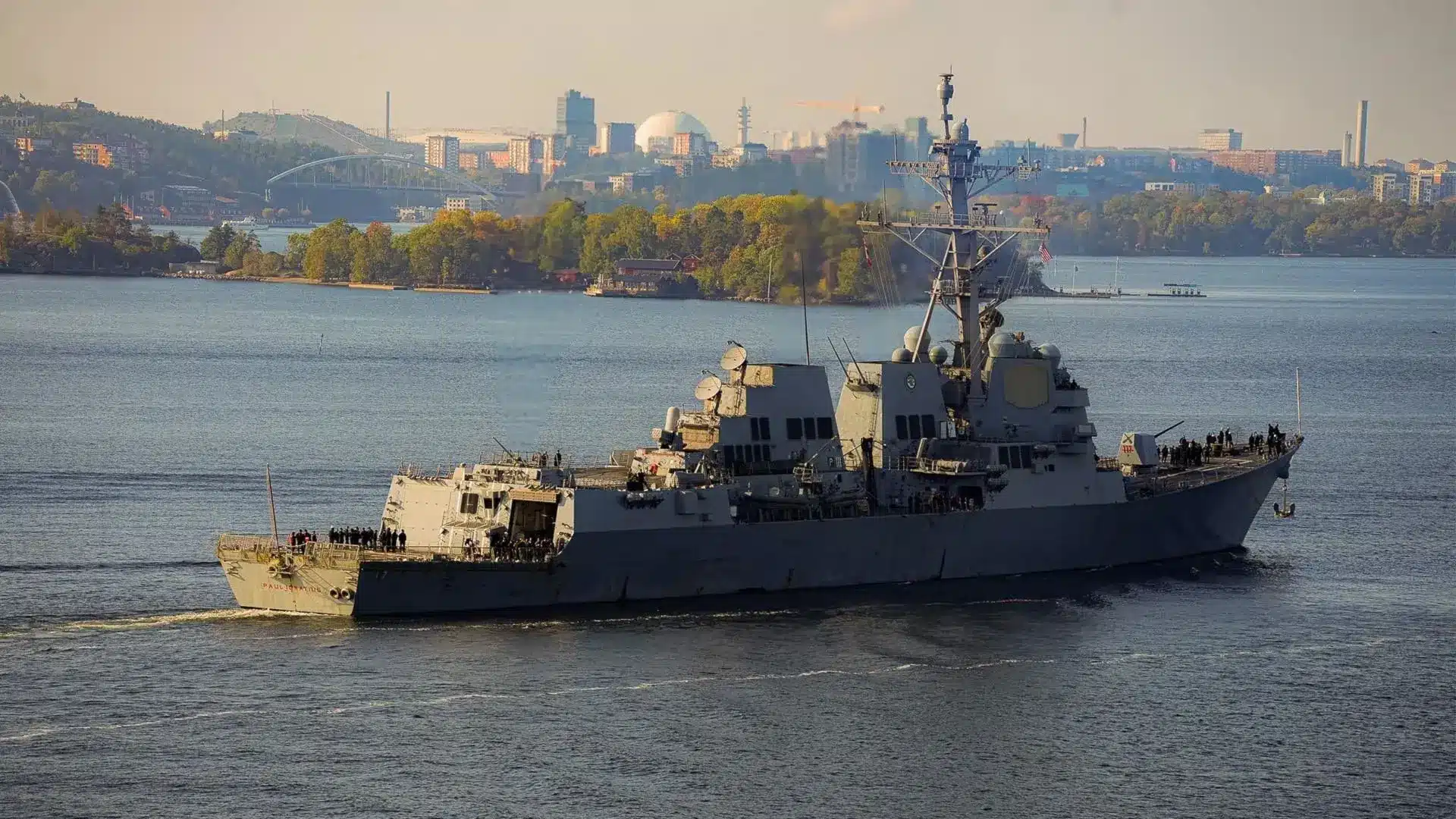 Американский военный корабль USS Paul Ignatius