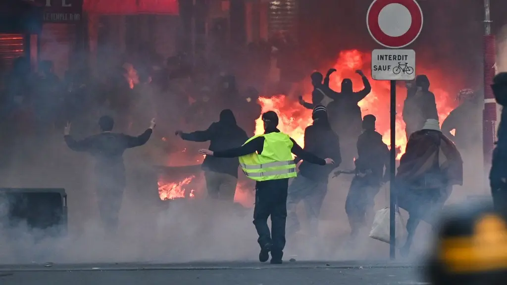 Во Франции и Италии новые беспорядки