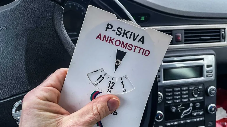 В Швеции время на парковочном диске